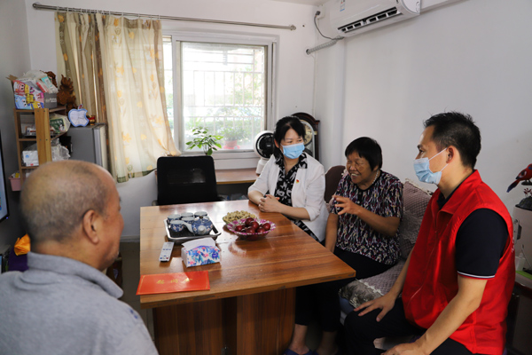 6、福田区残联理事长罗念纯慰.jpg