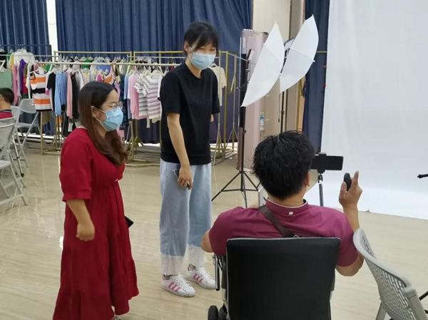 学员进行直播_副本.png