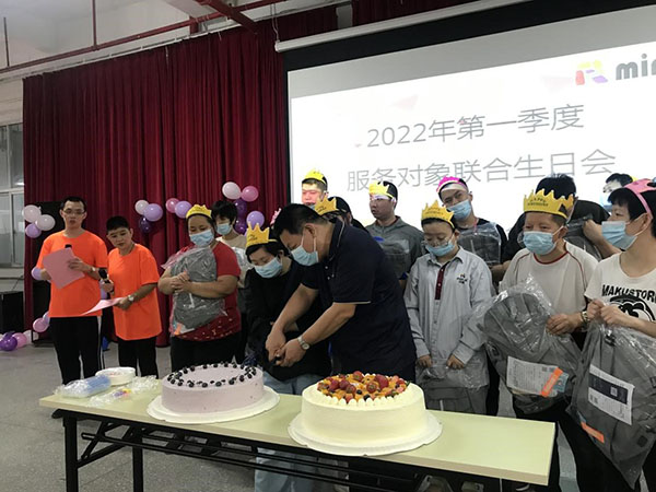 开心切蛋糕.jpg