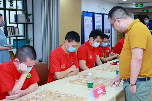 棋艺对弈!深圳市第三届残疾人象棋文化节举办5.jpg