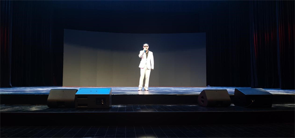 《黃昏放牛》演唱者周恆（視力殘疾人）.jpg