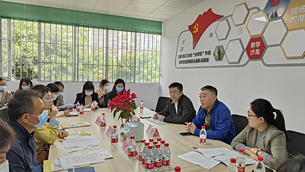 图三（残服中心李文涛主任就职康的运营模式、服务内容及未来的规划做了交流）.jpg