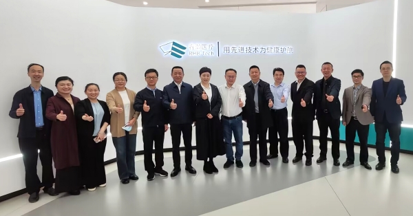 中国残联领导一行赴深调研康复辅具产业.jpg