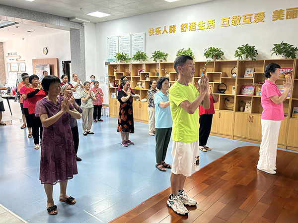 会员认真练习.jpg