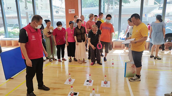 “杀五毒”套圈现场