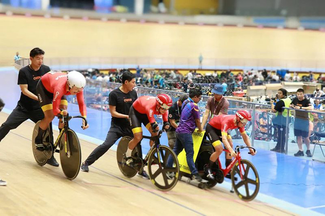 比赛现场 斩获32枚奖牌! 龙岗残联受托带队中国残疾人自行车队征战亚锦赛2.jpg