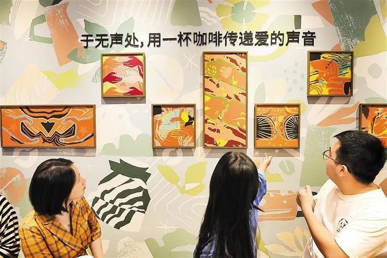 &zwj;深圳首家“不说话星巴克”火了！.jpg