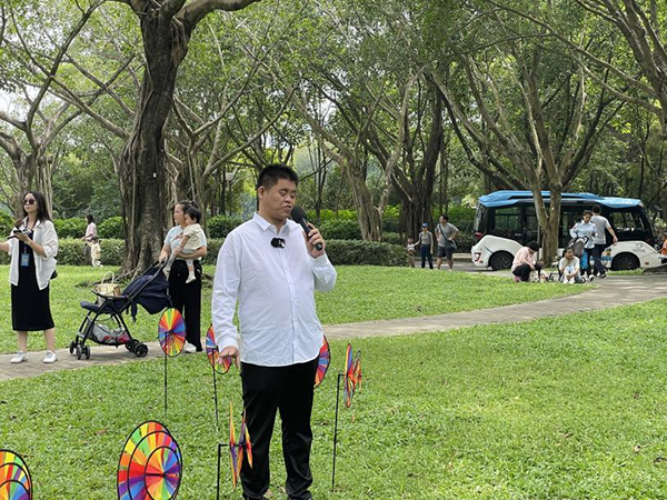 江志伟，独唱《鸿雁》《总有你鼓励》