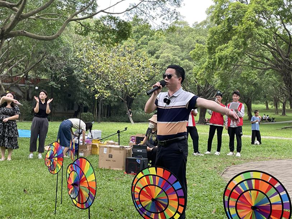 邓爱阳，独唱《水手》
