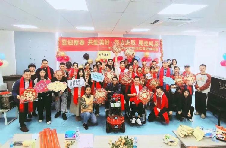 市、区残联领导齐心协力，为龙岗区残疾人家庭送去新春祝福.jpg
