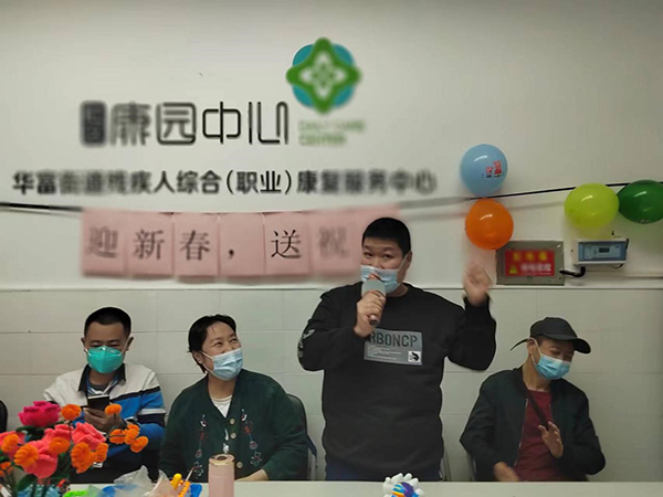 会员朋友以唱祝福歌的方式，给大家送祝福
