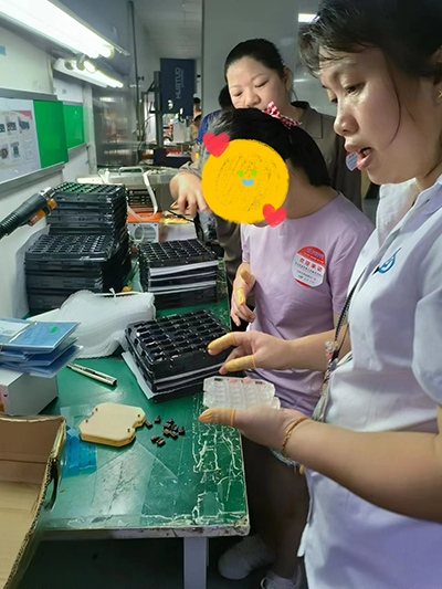 小郑在工厂试工