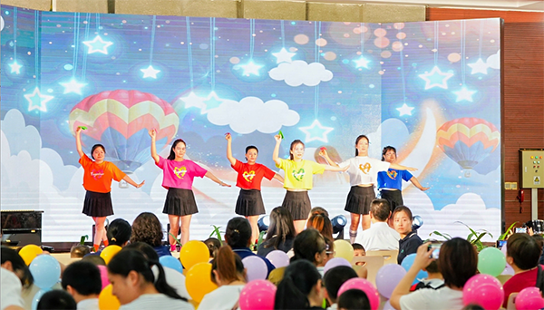家长、教师表演节目