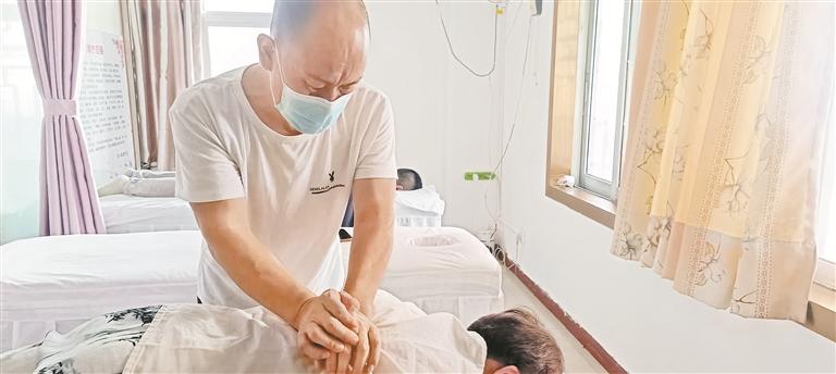 盲人按摩店老板赵新英：让他们在深圳有尊严地生活.jpg