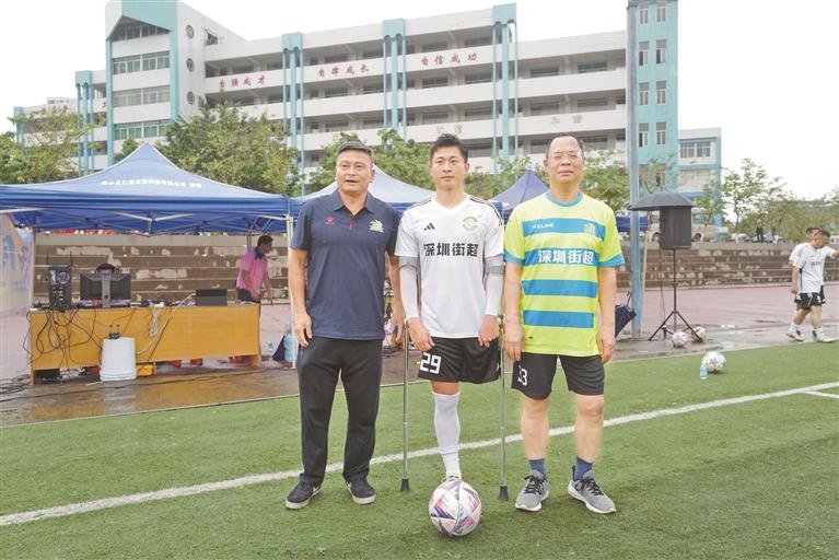“独腿球王”何忆义：残特奥会“老将”渴望再夺金2.jpg