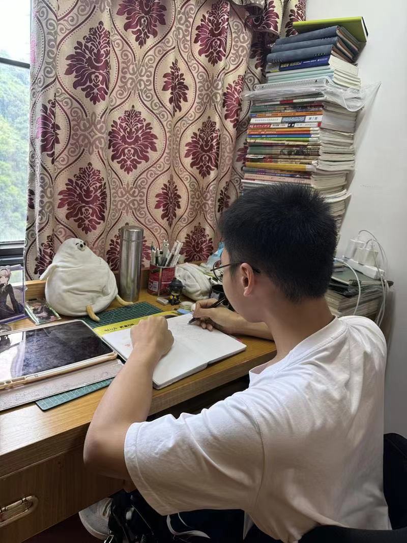 与命运“搏斗”19年，龙岗男孩的轮椅大学梦7.jpg