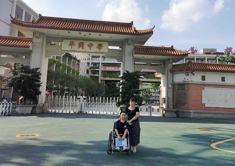 与命运“搏斗”19年，龙岗男孩的轮椅大学梦4.jpg