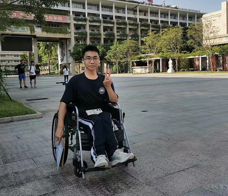 与命运“搏斗”19年，龙岗男孩的轮椅大学梦.jpg