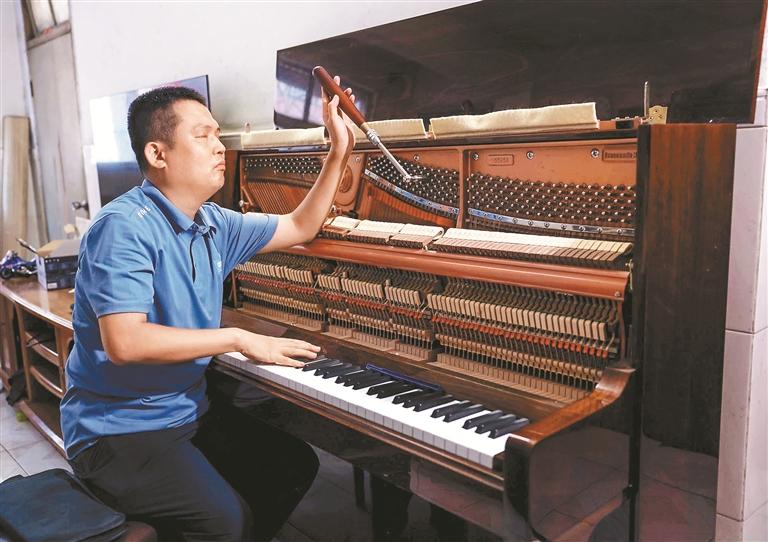 深圳第一位盲人高级调律师幺传锡：在“看不见的世界”里调出人生最美乐章.jpg