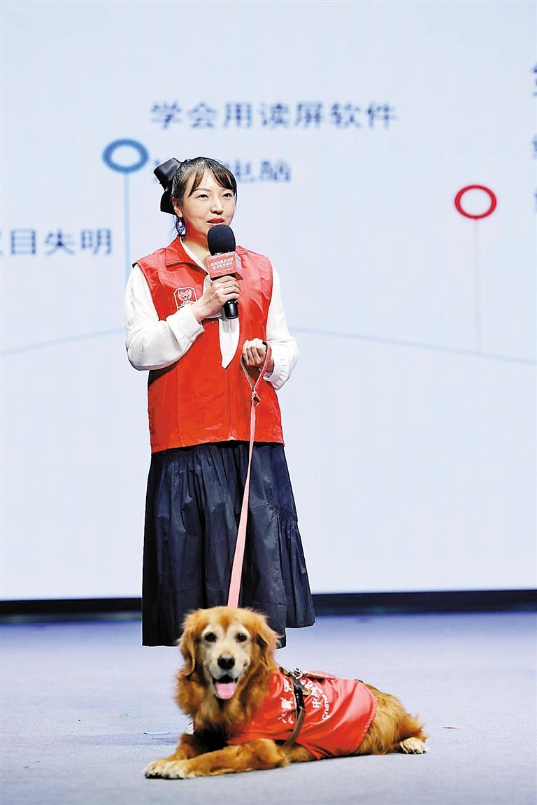 她看不见世界，却让人看见世界的美好.jpg
