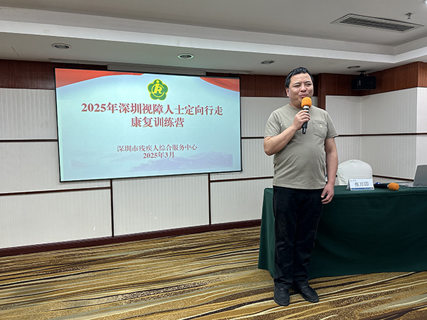 图：张万印老师授课