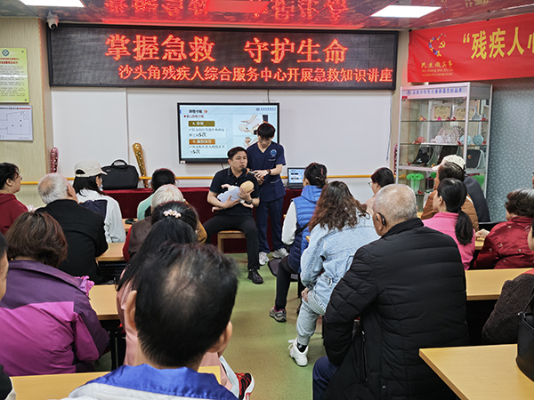 图：婴儿异物卡喉讲解