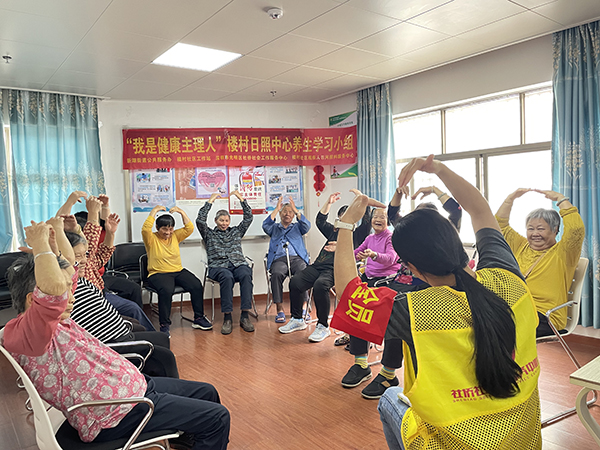 图：游戏互动，现场氛围温馨且愉快