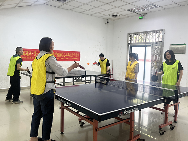 图：大家进行分组对练