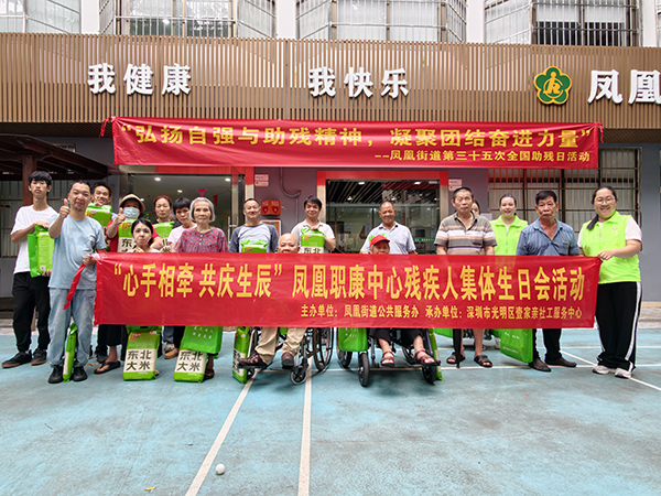 图：大合照