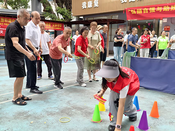 图：助残日游园会游戏环节