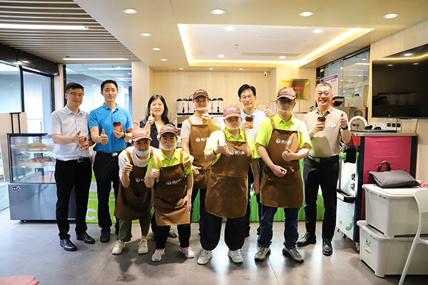 图：恬小鹿咖啡店合影