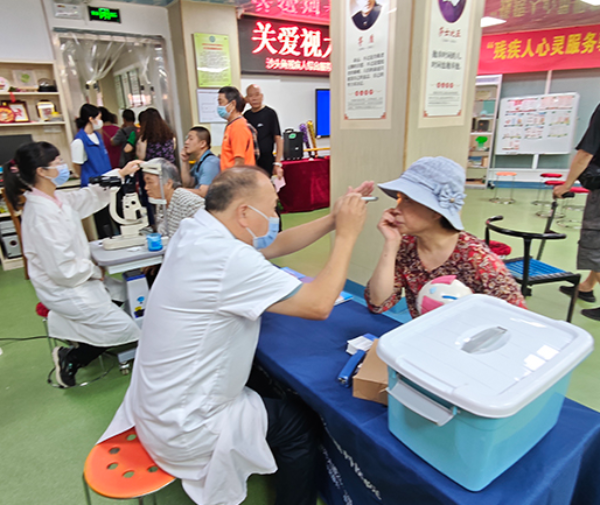 图：现场义诊