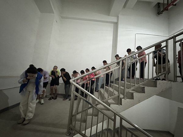 图：开展火灾逃生演练
