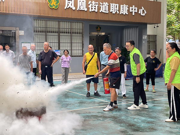 图：活动对象灭火器实操