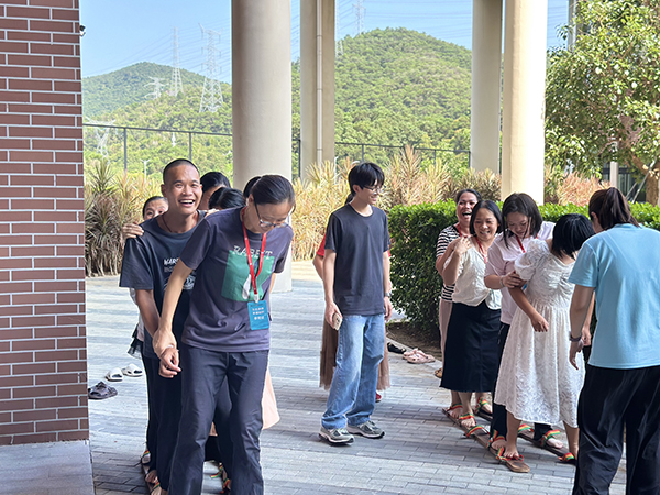 图：同舟共济，携手同行