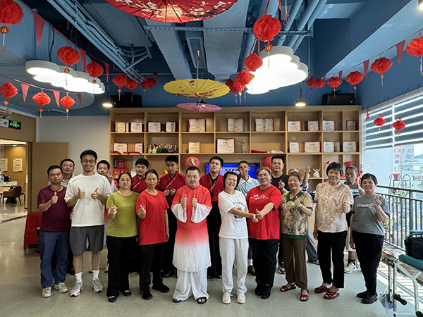 图：艺术联动集体照