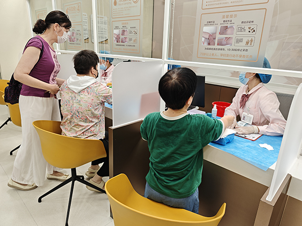 图：抽血检查