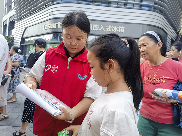 图：居民积极参与特殊人群关爱互动答题
