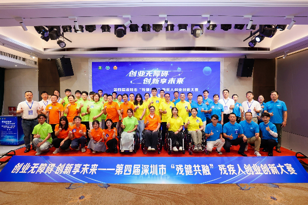 图：合照