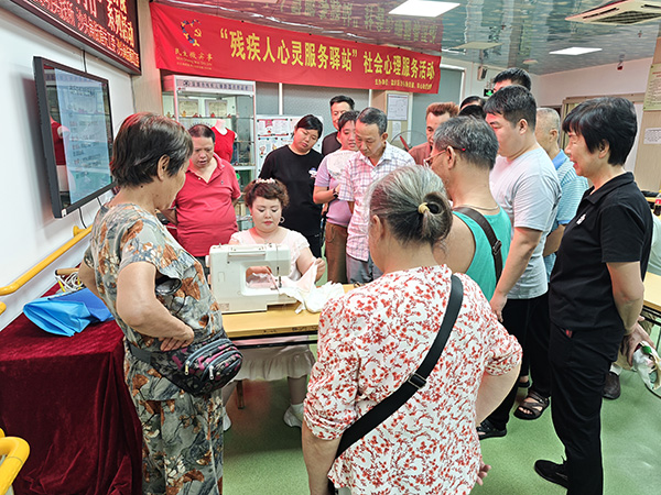 图：现场服装实操制作