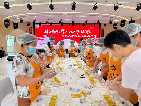 图：月饼制作环节