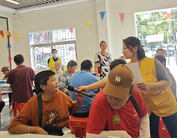 图:参与者积极参与活动问答 图:参与者积极参与活动问答