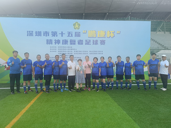 图:集体合影 图:集体合影