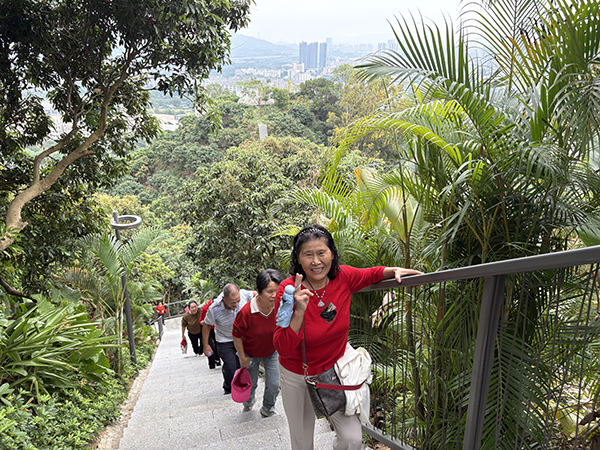 图:一起登顶 图:一起登顶