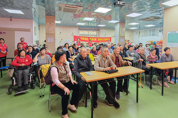 图:听课现场 图:听课现场