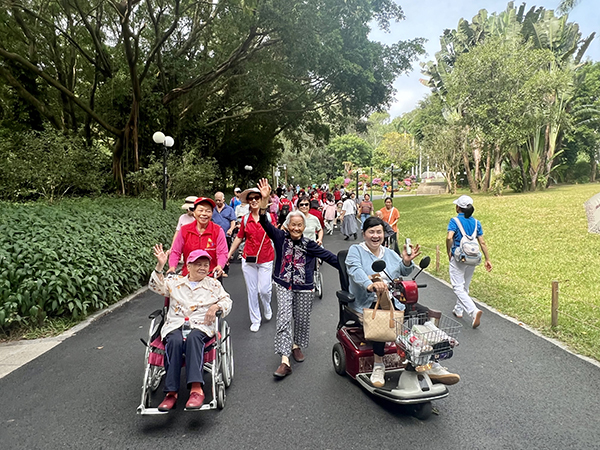 图:畅游莲花山 图:畅游莲花山