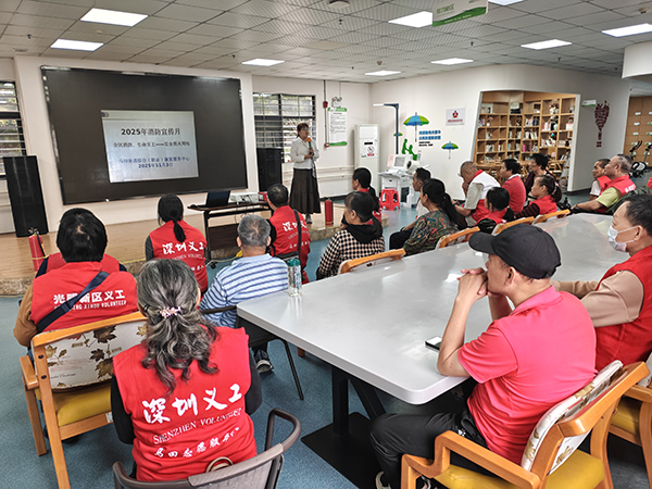 图:培训现场 图:培训现场