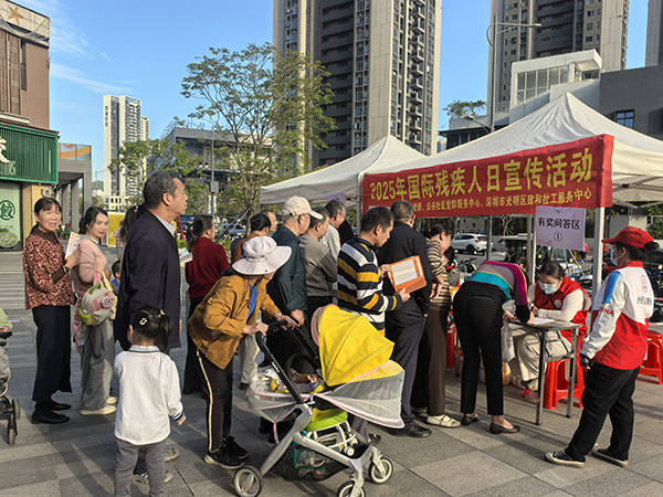 图：活动现场居民有序参与互动