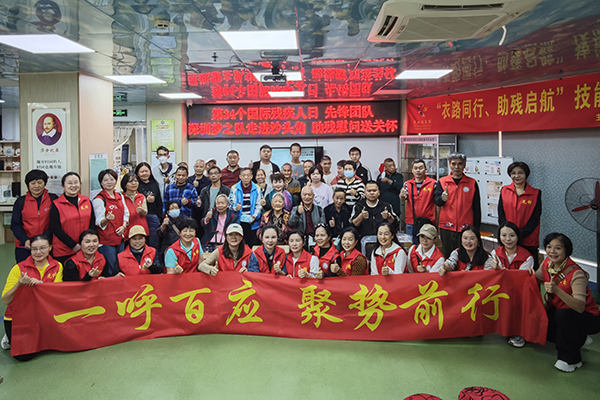 图:集体合影 图:集体合影