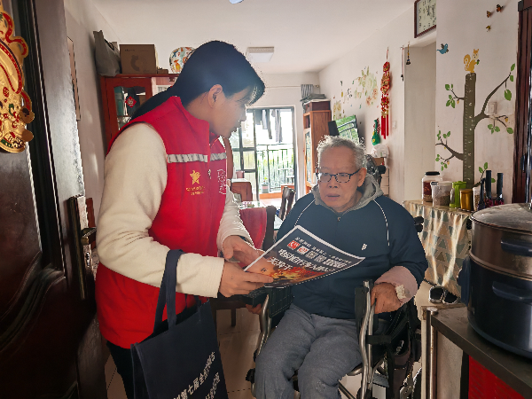 社区残协专职委员开展消防安全宣传“敲门行动”.jpg